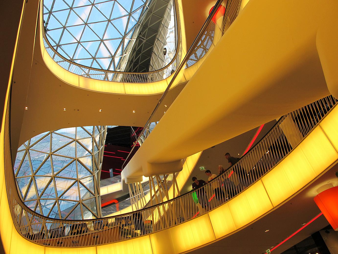 MyZeil Shopping Centre - a busy place at all times. Adjoining: the Jumeirah Frankfurt 