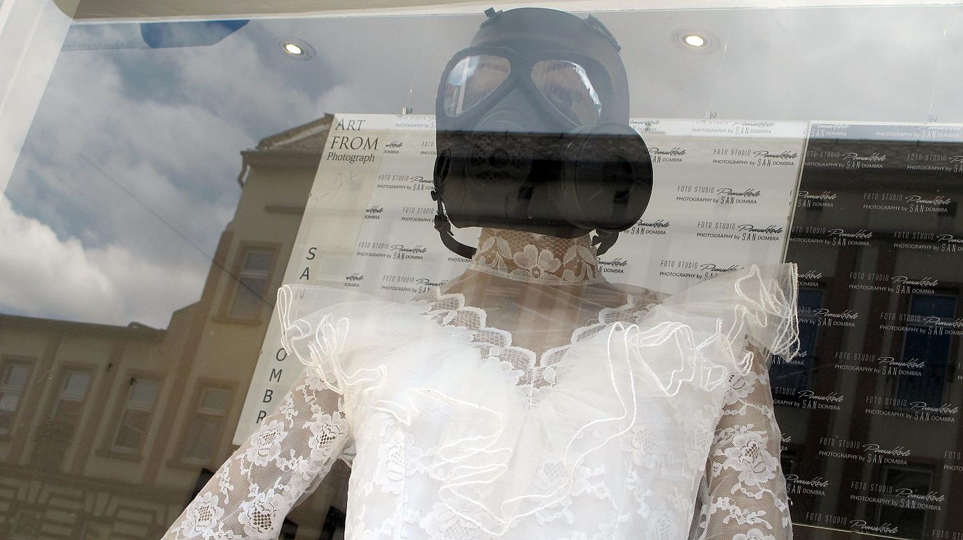 A good sense of humour, art or both? A bride manikin wearing a gas mask
