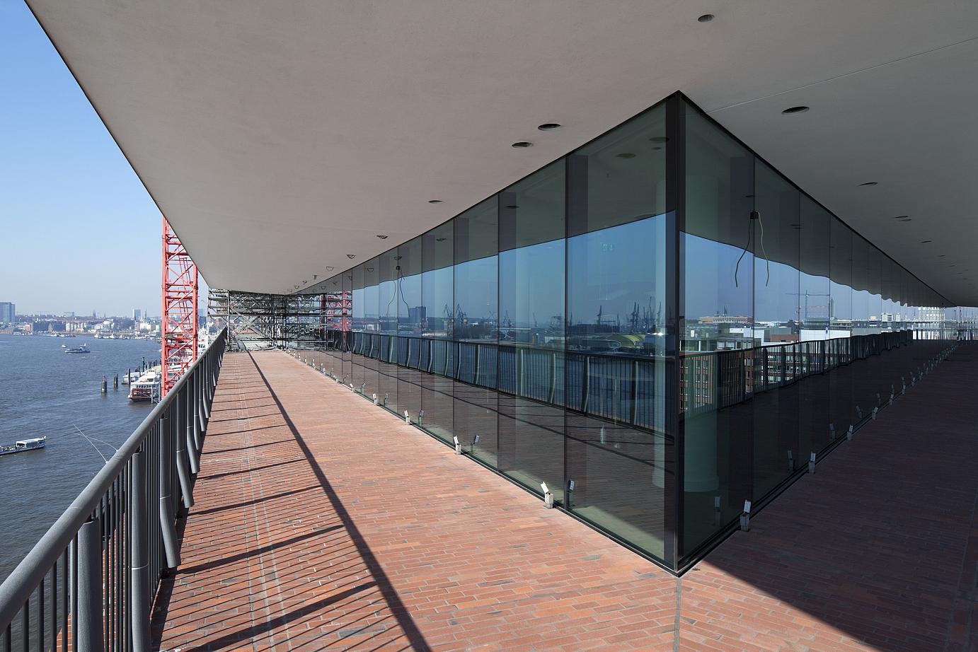 The chic Plaza adorns the Elbphilharmonie. Photo: Oliver Heissner.